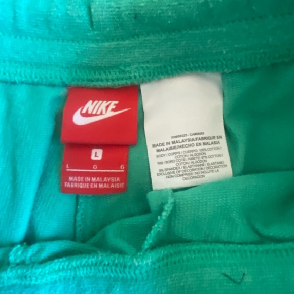 Vintage Nike Shorts - Picture 4 of 6